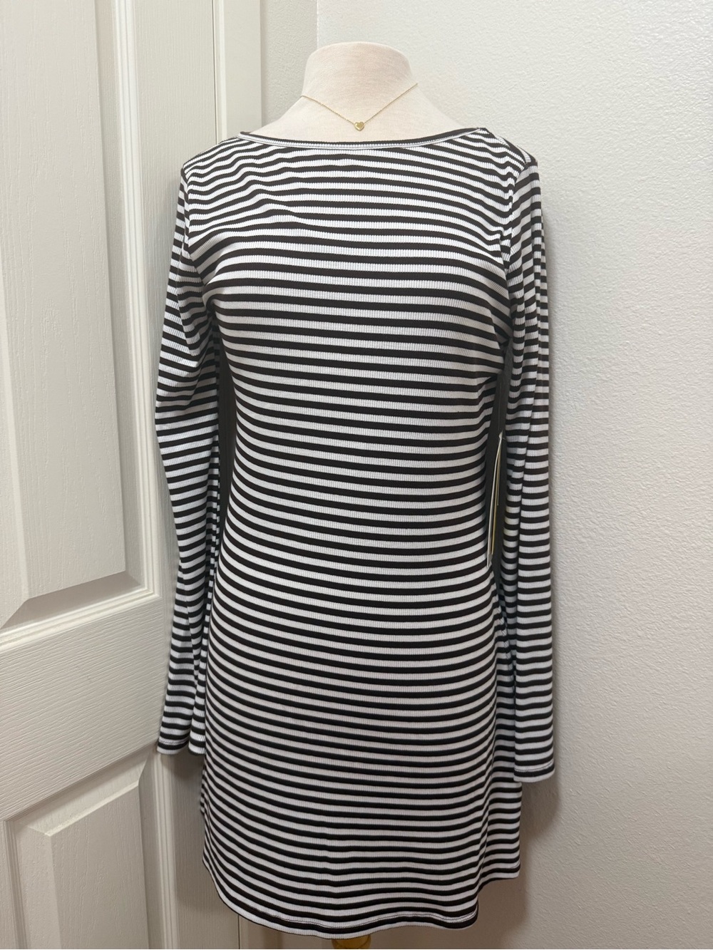 Forever 21 Black & White Striped Long Sleeve Shift Dress